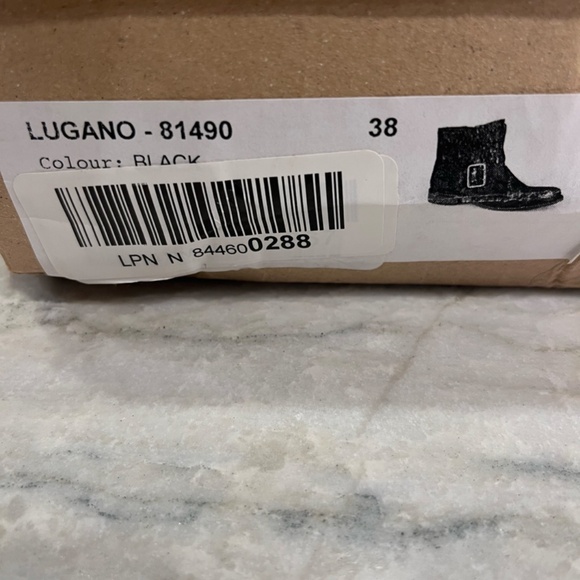 NIB Unity in Diversity Size 38 Black Leather Boots with red side zipper - Picture 8 of 8